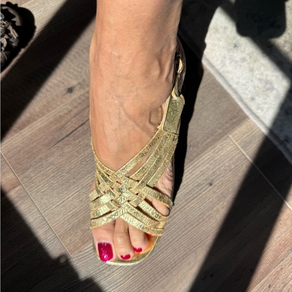 Funky 70s Gold Platform Heels - Picture 2 of 9